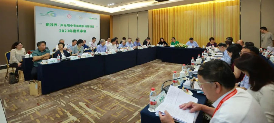 2023年8月3日，由白求恩公益基金會主辦的“朗視界·沐光明中青年眼科科研項目”2023年度項目終審會，在重慶順利召開。