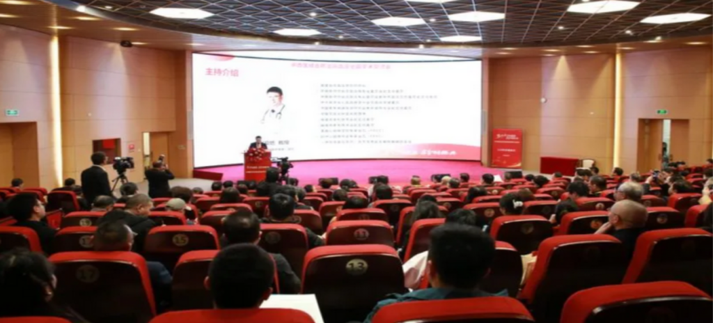 2025年3月21日，“‘松論健康，齡鑄經典’-中西醫結合防治高血壓全國學術交流會”在成都舉辦。